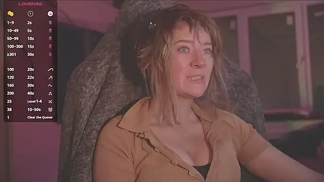 RikkiSanchez online show from November 1, 8:33 pm