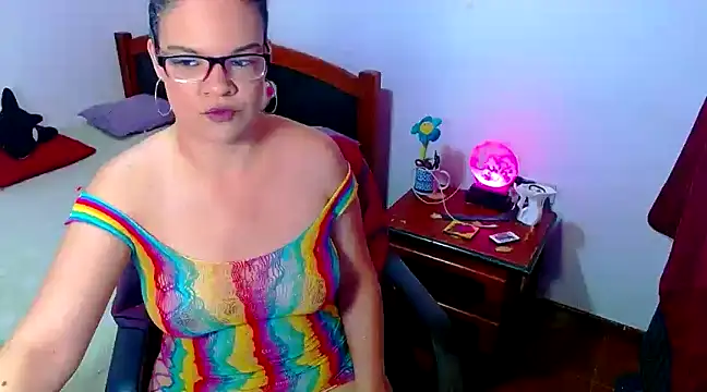 Snapshot of luchiana_hott21 chatting on March 1, 4:44 pm luchiana hott21 online show from March 1, 4:44 pm