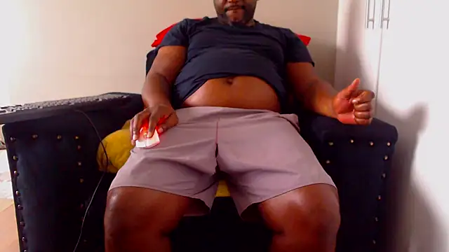 Snapshot of zuluboyxx chatting on April 8, 8:14 am zuluboyxx online show from April 8, 8:14 am