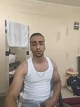 Snapshot of highguy chatting on June 18, 4:13 am highguy online show from June 18, 4:13 am