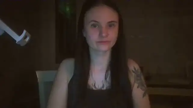 Snapshot of LolaMegan chatting on May 5, 10:18 pm LolaMegan online show from May 5, 10:18 pm