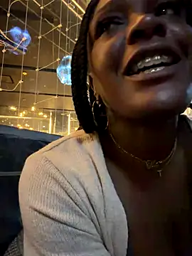 Snapshot of TilaTotti chatting on October 27, 6:06 am TilaTotti online show from October 27, 6:06 am