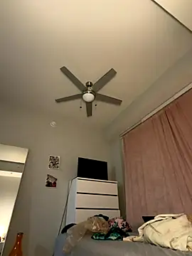 Snapshot of TilaTotti chatting on November 25, 3:39 am TilaTotti online show from November 25, 3:39 am