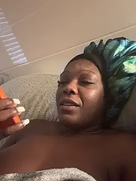 Snapshot of TilaTotti chatting on December 13, 7:53 pm TilaTotti online show from December 13, 7:53 pm