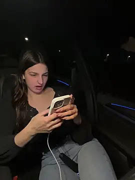 DoriDeluxe66 online show from January 17, 8:11 pm