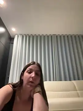 DoriDeluxe66 online show from February 12, 9:01 pm
