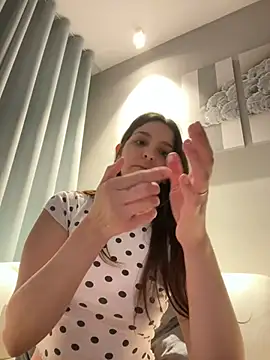 DoriDeluxe66 online show from February 20, 8:25 pm