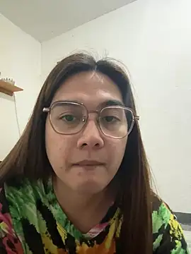 MarieLoveGlamorous online show from March 12, 5:30 pm