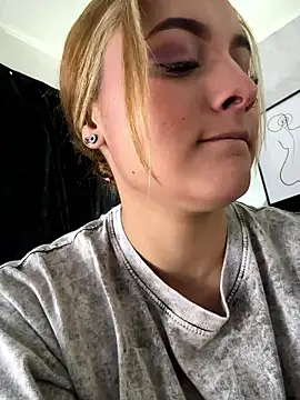 Snapshot of Emiily_W chatting on January 8, 1:13 pm Emiily W online show from January 8, 1:13 pm