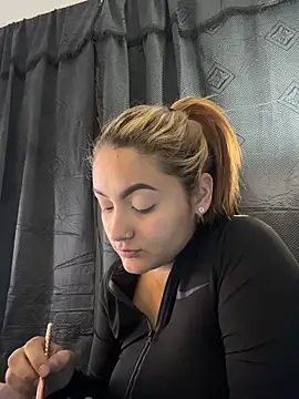 Snapshot of Emiily_W chatting on February 9, 1:26 pm Emiily W online show from February 9, 1:26 pm