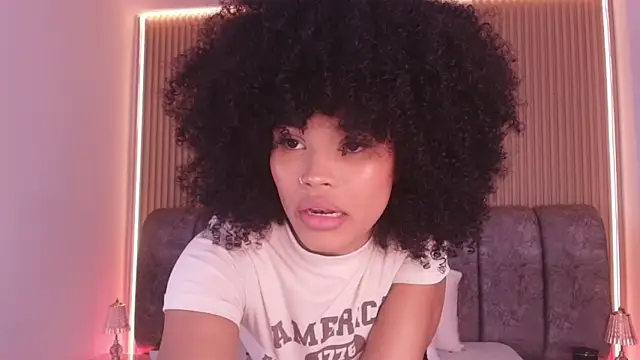 Snapshot of naia_blessed chatting on February 15, 7:10 pm naia blessed online show from February 15, 7:10 pm