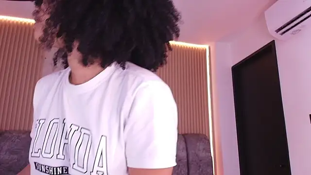 Snapshot of naia_blessed chatting on February 19, 7:10 pm naia blessed online show from February 19, 7:10 pm