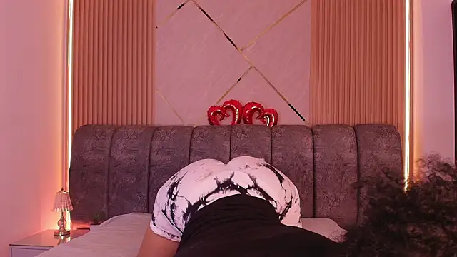 Snapshot of naia_blessed chatting on February 25, 7:12 pm naia blessed online show from February 25, 7:12 pm