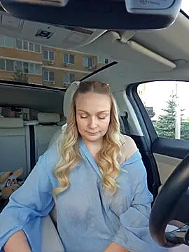 Snapshot of Bondgirl_013 chatting on September 12, 1:00 pm Bondgirl 013 online show from September 12, 1:00 pm