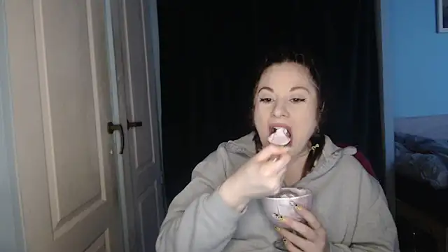 Snapshot of ryhhnnagold99 chatting on April 8, 4:29 pm ryhhnnagold99 online show from April 8, 4:29 pm