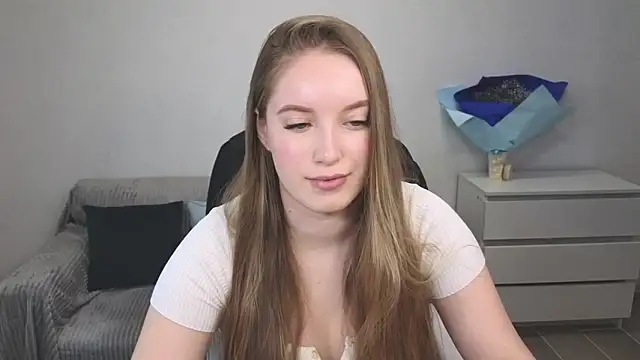EvaMaddison online show from December 18, 5:37 am