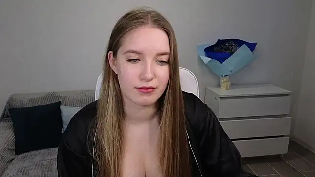 EvaMaddison online show from January 2, 7:44 am