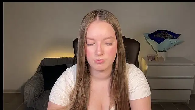 EvaMaddison online show from March 26, 5:51 pm