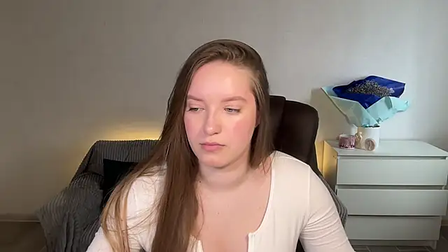 EvaMaddison online show from April 4, 8:34 am