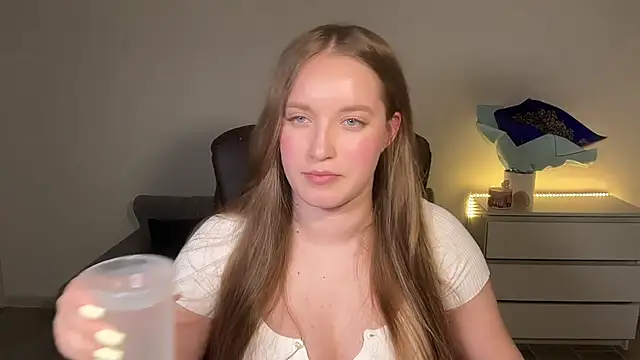 Snapshot of EvaMaddison chatting on June 26, 8:57 pm EvaMaddison online show from June 26, 8:57 pm