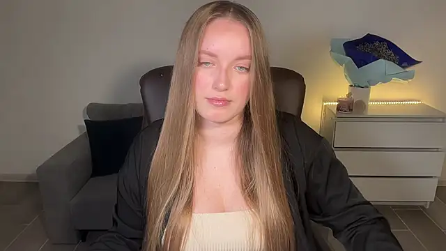 Snapshot of EvaMaddison chatting on June 28, 9:10 pm EvaMaddison online show from June 28, 9:10 pm