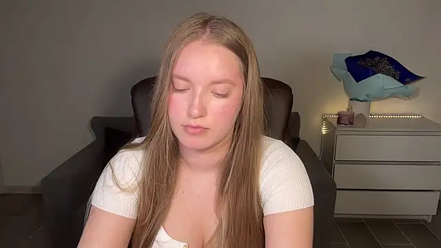 Snapshot of EvaMaddison chatting on July 3, 8:59 pm EvaMaddison online show from July 3, 8:59 pm