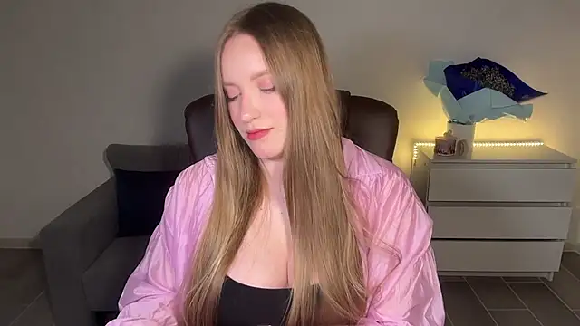 Snapshot of EvaMaddison chatting on July 19, 10:13 pm EvaMaddison online show from July 19, 10:13 pm