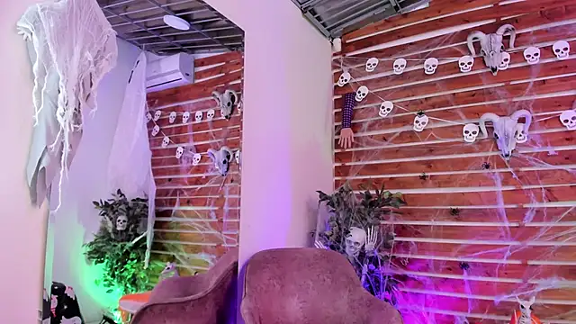 Snapshot of _MeganRain chatting on October 16, 8:37 am MeganRain online show from October 16, 8:37 am