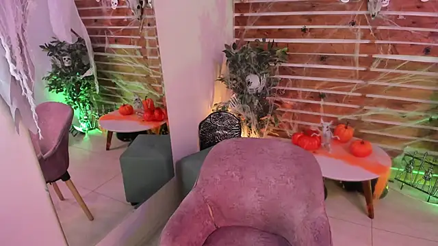 Snapshot of _MeganRain chatting on October 21, 7:42 am MeganRain online show from October 21, 7:42 am