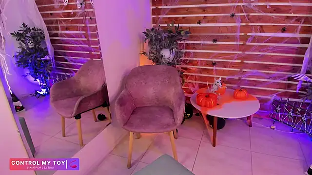 Snapshot of _MeganRain chatting on October 28, 7:12 am MeganRain online show from October 28, 7:12 am