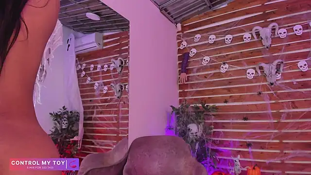 Snapshot of _MeganRain chatting on October 29, 6:59 am MeganRain online show from October 29, 6:59 am