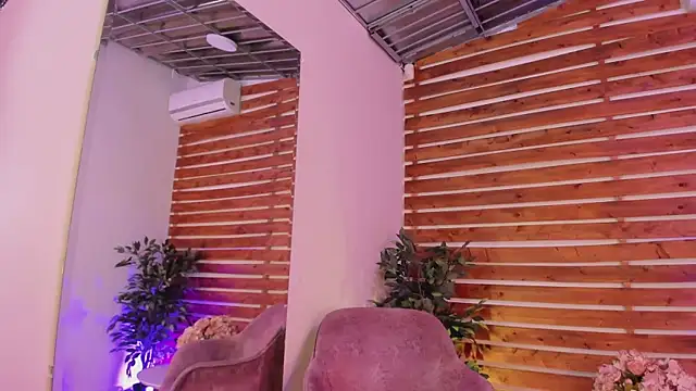 Snapshot of _MeganRain chatting on November 11, 8:47 am MeganRain online show from November 11, 8:47 am