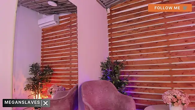 Snapshot of _MeganRain chatting on December 2, 7:36 am MeganRain online show from December 2, 7:36 am