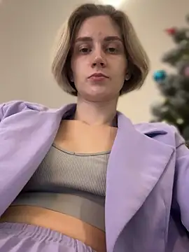 Snapshot of Feral_berry_8133 chatting on December 13, 6:00 am Feral berry 8133 online show from December 13, 6:00 am