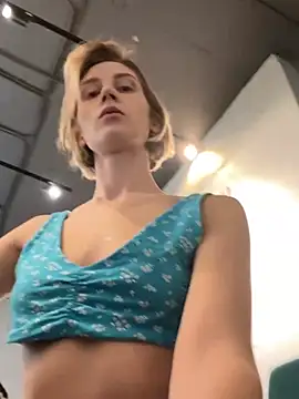 Snapshot of Feral_berry_8133 chatting on December 27, 6:03 am Feral berry 8133 online show from December 27, 6:03 am