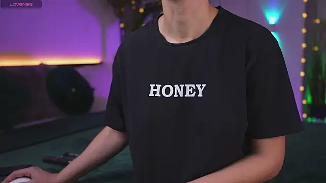 Snapshot of Lorettelorena chatting on November 10, 7:57 pm Lorettelorena online show from November 10, 7:57 pm