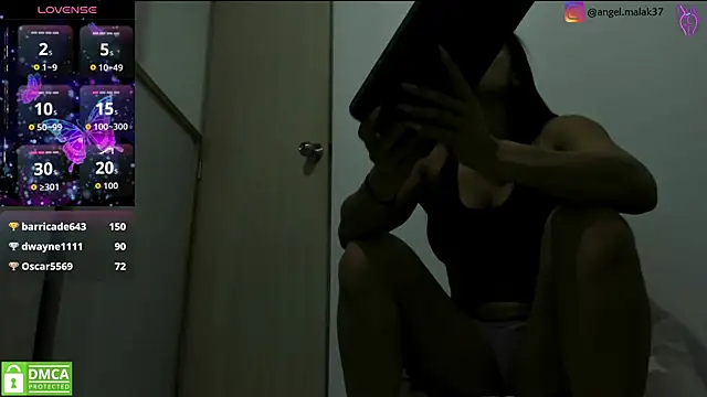 Snapshot of angel_mouna chatting on October 22, 10:53 pm angel mouna online show from October 22, 10:53 pm