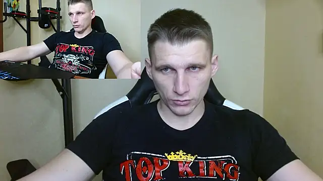 Snapshot of PoliglotJoe chatting on December 4, 2:04 pm PoliglotJoe online show from December 4, 2:04 pm