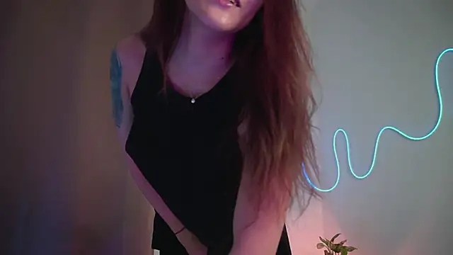 Snapshot of HannaMoom chatting on December 18, 1:26 am HannaMoom online show from December 18, 1:26 am