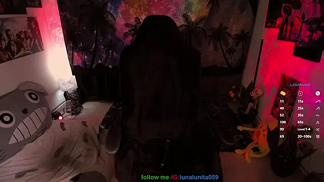 Snapshot of emma_luna59 chatting on January 16, 11:59 pm emma luna59 online show from January 16, 11:59 pm