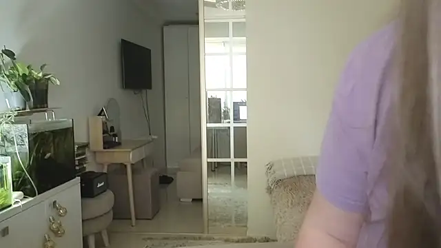 Snapshot of remirann_ chatting on January 17, 1:49 pm remirann online show from January 17, 1:49 pm