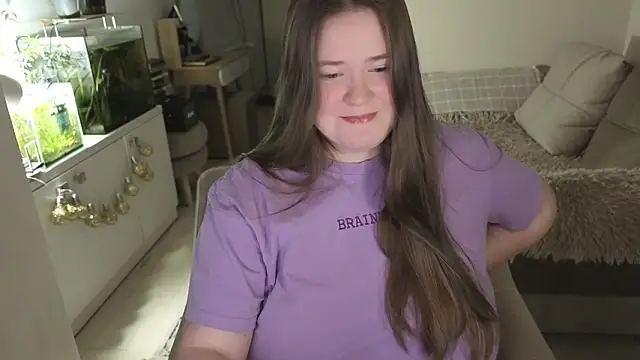 Snapshot of remirann_ chatting on February 3, 3:39 pm remirann online show from February 3, 3:39 pm