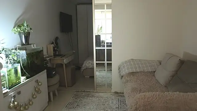 remirann  online show from March 27, 9:53 am