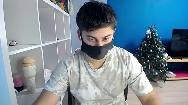 Snapshot of Tomguys chatting on January 8, 3:17 pm Tomguys online show from January 8, 3:17 pm