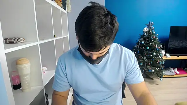 Snapshot of Tomguys chatting on January 11, 3:42 pm Tomguys online show from January 11, 3:42 pm