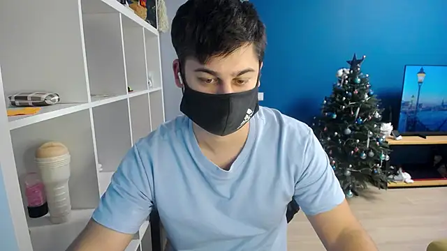 Snapshot of Tomguys chatting on January 14, 2:32 pm Tomguys online show from January 14, 2:32 pm