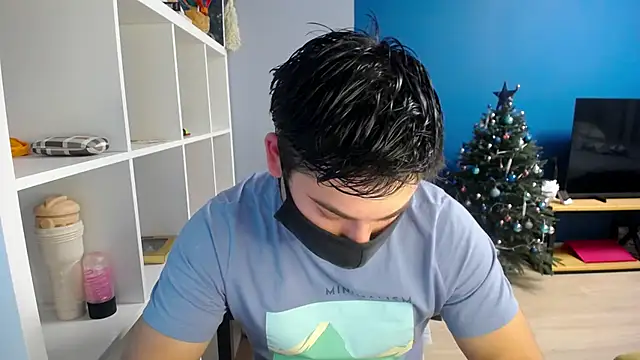 Snapshot of Tomguys chatting on January 18, 3:27 pm Tomguys online show from January 18, 3:27 pm