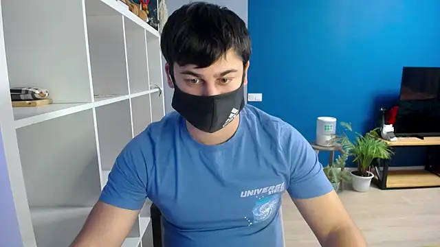 Snapshot of Tomguys chatting on February 2, 3:39 pm Tomguys online show from February 2, 3:39 pm