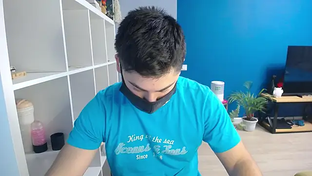 Snapshot of Tomguys chatting on February 19, 3:27 pm Tomguys online show from February 19, 3:27 pm