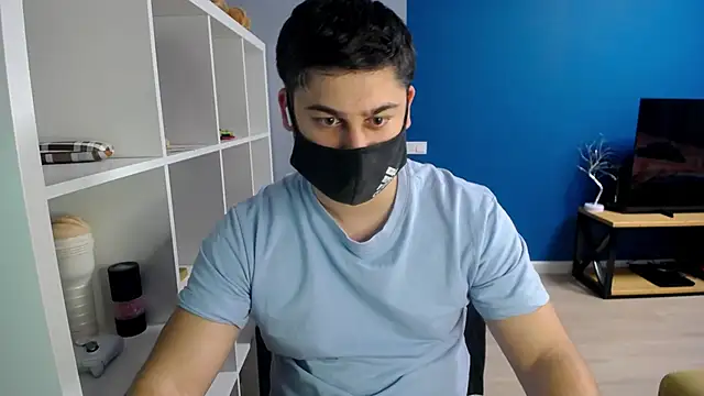 Snapshot of Tomguys chatting on March 18, 3:31 pm Tomguys online show from March 18, 3:31 pm